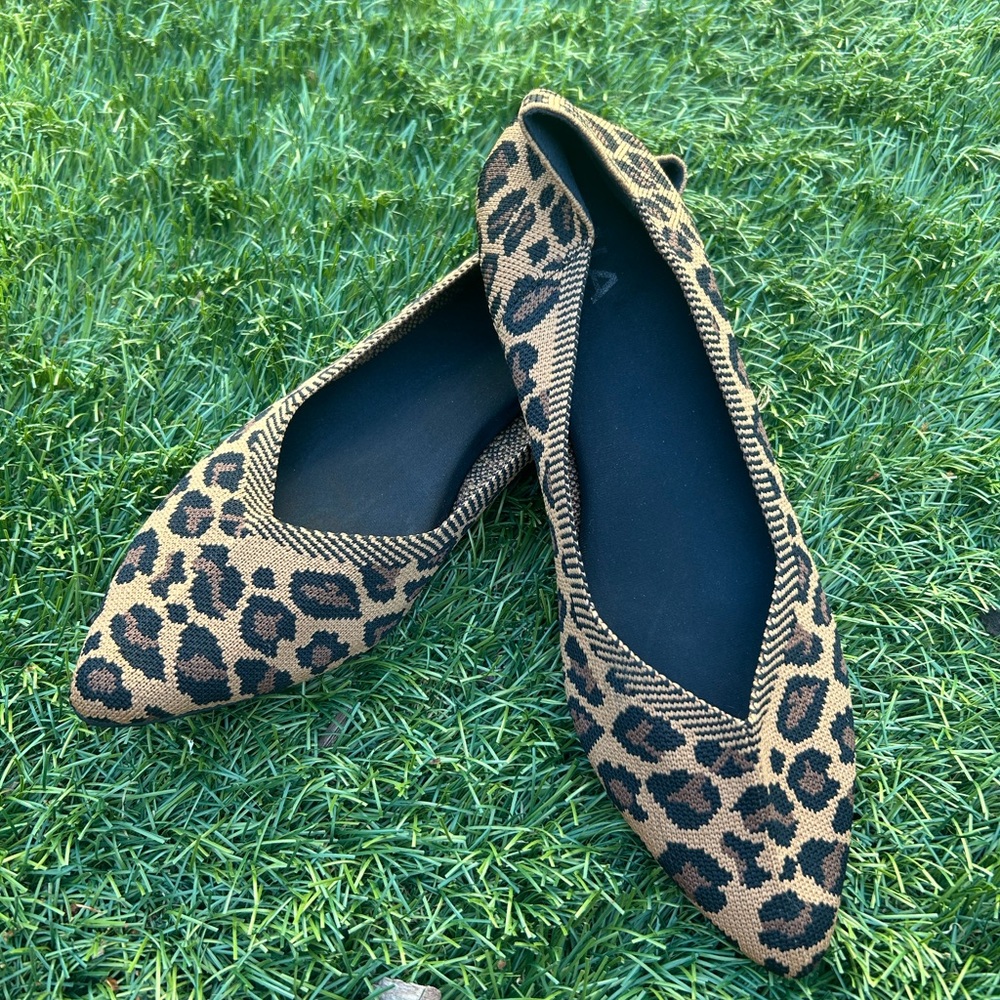 Leopard Print Pointed Toe Women's Ballet Flats - Excellent condition Size 9